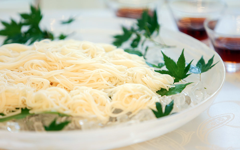 岩手県郷土料理「盛岡3大麺= 盛岡冷麺・わんこそば・じゃじゃ麺」の一種じゃじゃ麺をうどんスタイルで