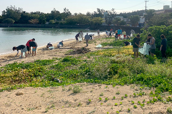 实施海滩清理·参加社区清扫活动