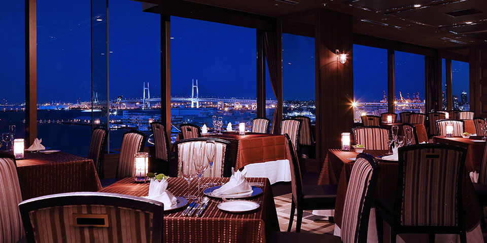 夜景が綺麗なレストランでロマンティックディナー 公式 ホテルモントレグループ