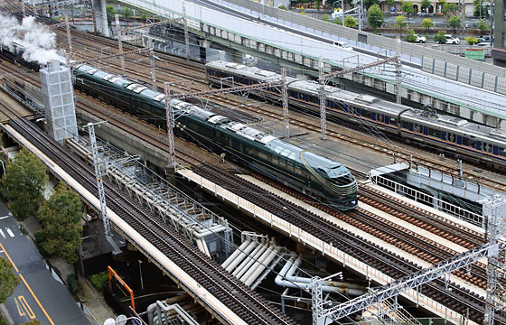 大阪駅に到着する瑞風