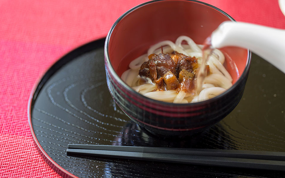 神戸市長田区発祥の「ぼっかけうどん」