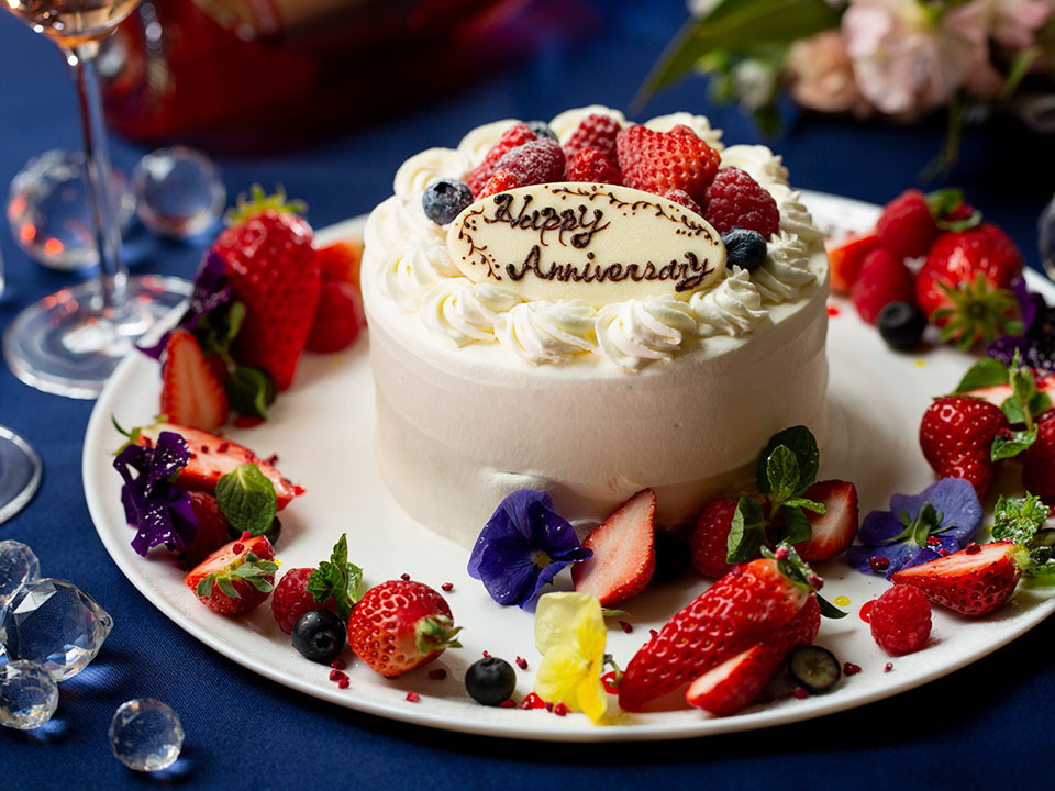 公式 木曜限定 ピアノの生演奏でお祝い Happy Birthday Dinner 乾杯スパークリング ホールケーキ フルコース ホテルモントレ神戸 三ノ宮駅 三宮駅近くのホテル 神戸市