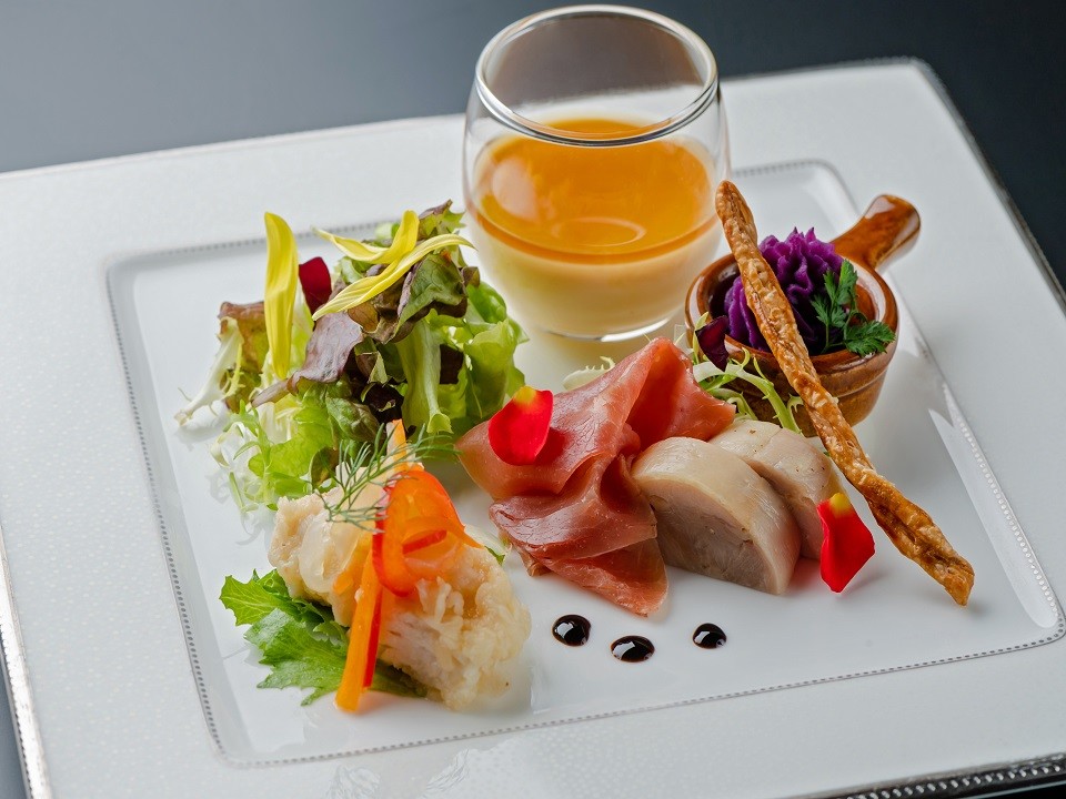 公式 4月2日 New ランチコース 春のメインチョイス 県産食材をふんだんに盛り込んだシェフ自慢の一皿 お魚orお肉のメインが選べるランチコース ホテルモントレ沖縄 スパ リゾート 恩納村 沖縄県 ホテル